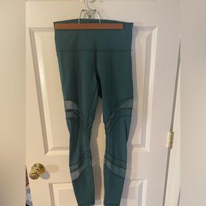 Lululemon leggings size 6